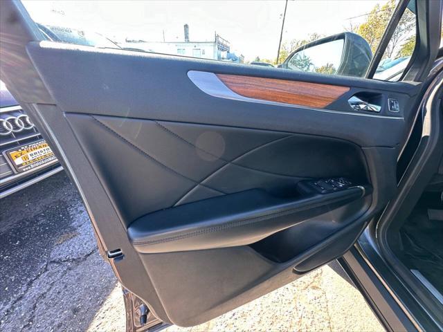 Photo of 2017 Magnetic Gray Metallic Lincoln MKC
