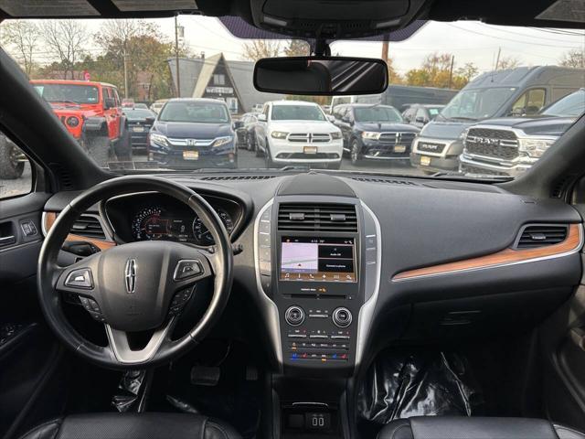 Photo of 2017 Magnetic Gray Metallic Lincoln MKC