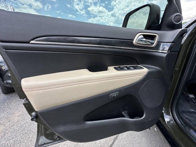Photo of 2017 Recon Green Clearcoat Jeep Grand Cherokee