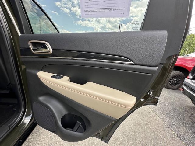 Photo of 2017 Recon Green Clearcoat Jeep Grand Cherokee