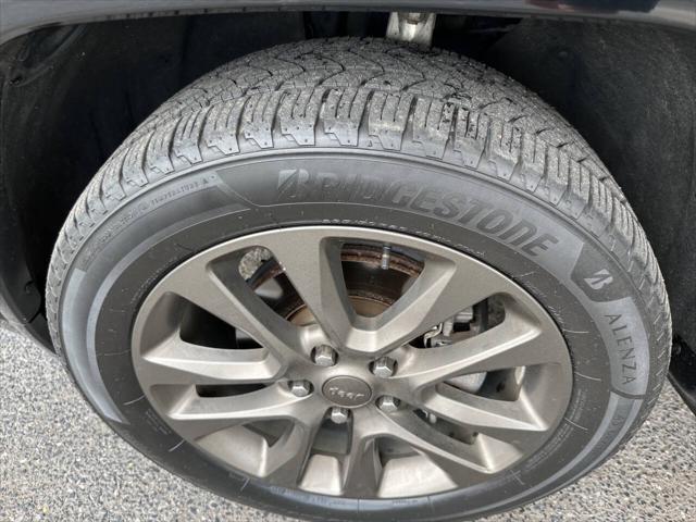 Photo of 2017 Recon Green Clearcoat Jeep Grand Cherokee