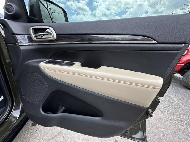 Photo of 2017 Recon Green Clearcoat Jeep Grand Cherokee