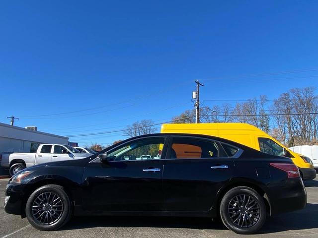 Photo of 2013 Super Black Nissan Altima