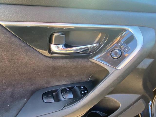 Photo of 2013 Super Black Nissan Altima