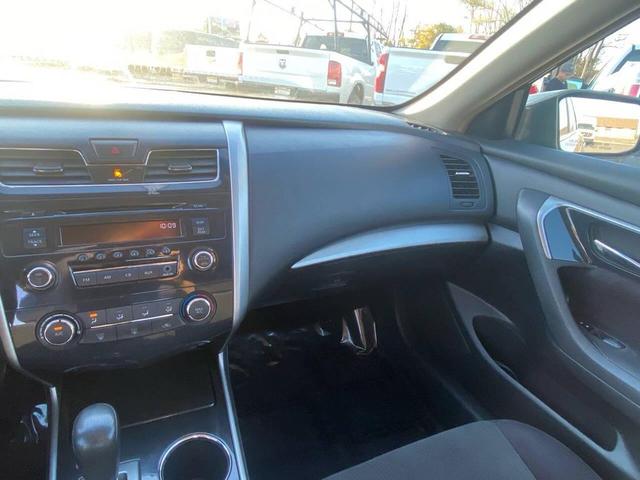Photo of 2013 Super Black Nissan Altima