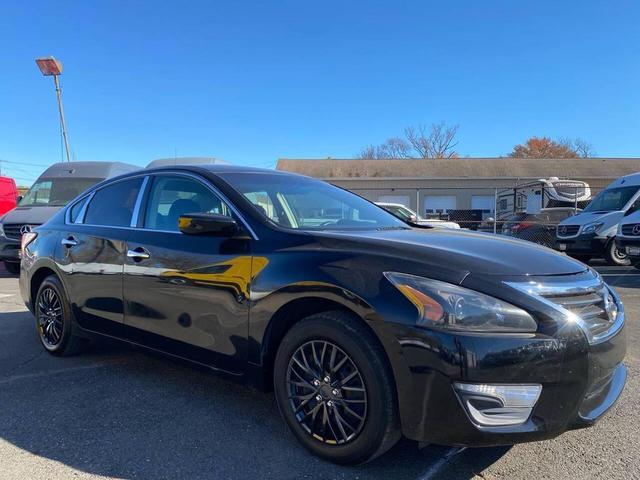 Photo of 2013 Super Black Nissan Altima