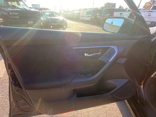 Photo of 2013 Super Black Nissan Altima