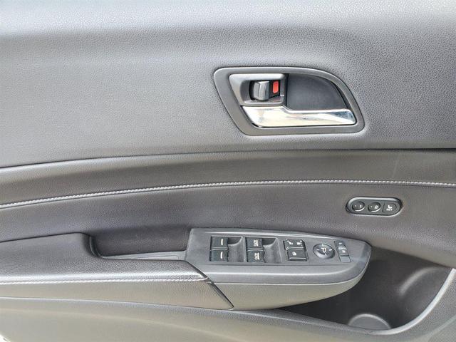 Photo of 2016 White Acura ILX