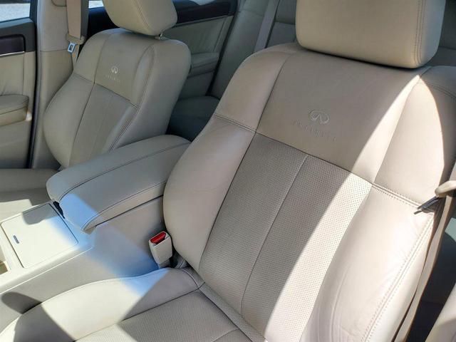 Photo of 2008 Gray INFINITI M35