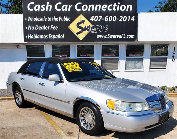 2002 Lincoln Town Car