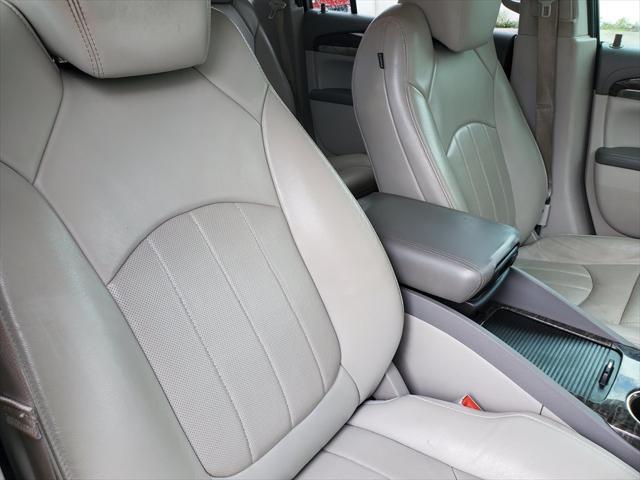 Photo of 2013 White Buick Enclave