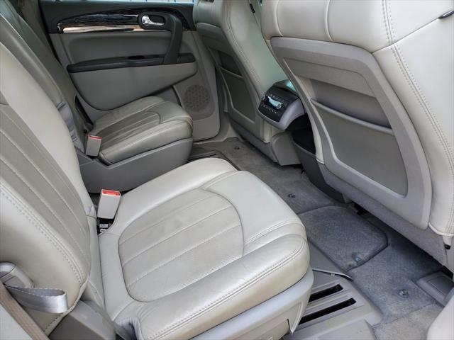 Photo of 2013 White Buick Enclave