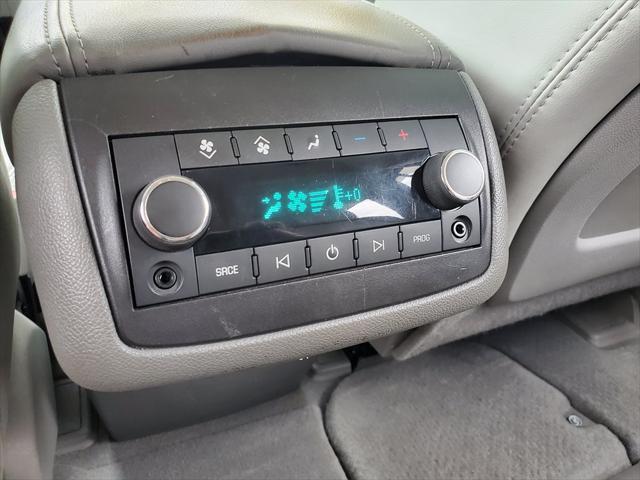 Photo of 2013 White Buick Enclave