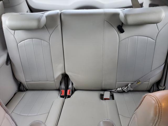 Photo of 2013 White Buick Enclave