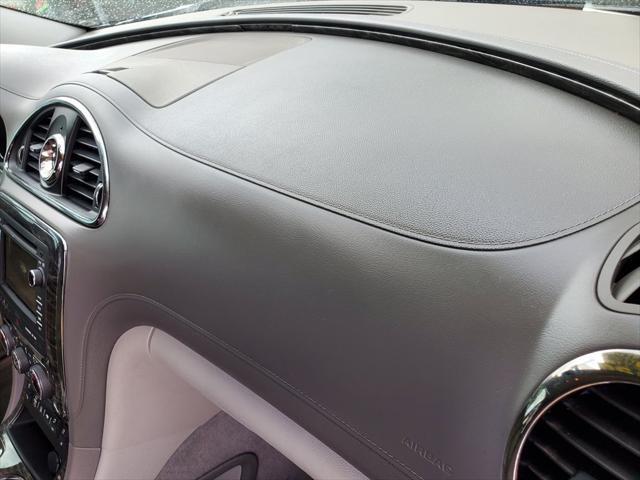 Photo of 2013 White Buick Enclave