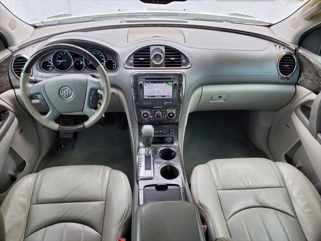 Photo of 2013 White Buick Enclave