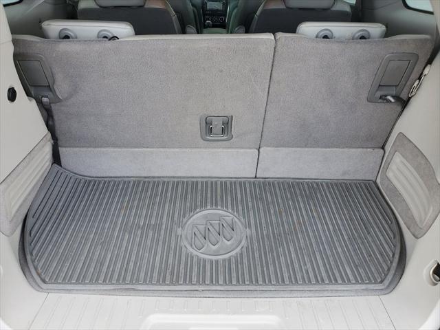 Photo of 2013 White Buick Enclave