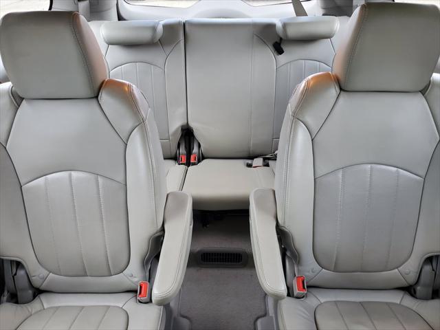 Photo of 2013 White Buick Enclave