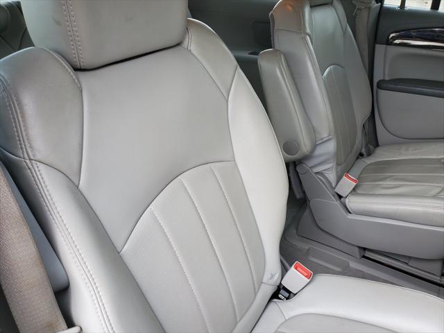 Photo of 2013 White Buick Enclave
