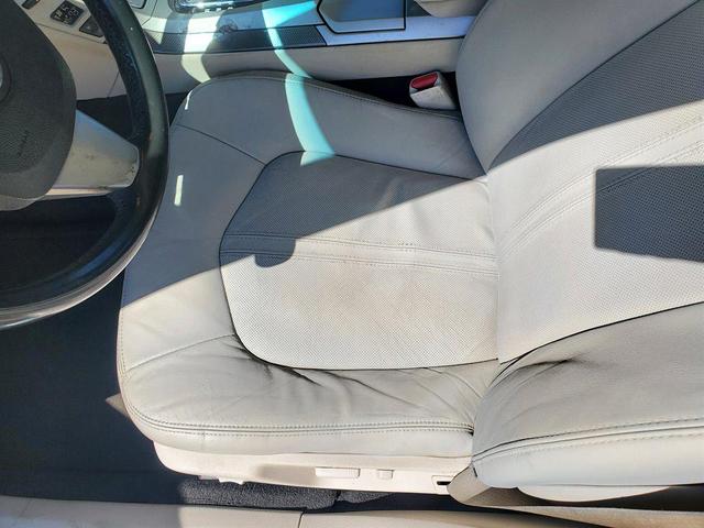 Photo of 2008 White Cadillac CTS