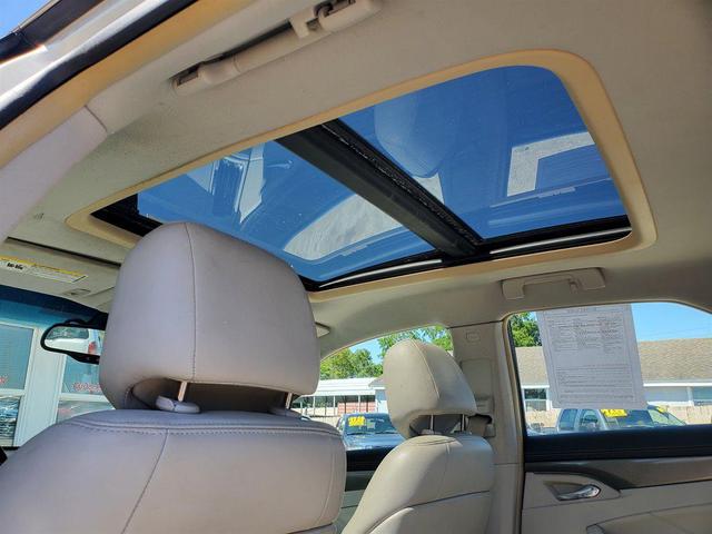 Photo of 2008 White Cadillac CTS