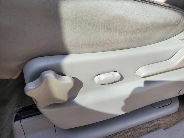 Photo of 2008 Silver Chevrolet Suburban