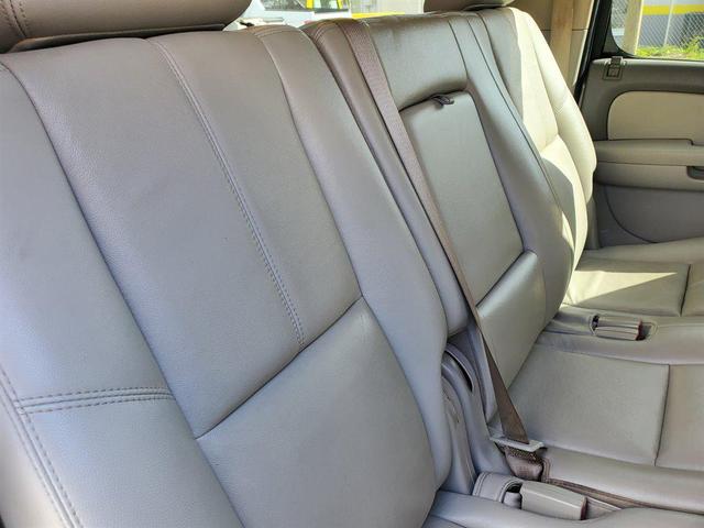 Photo of 2008 Silver Chevrolet Suburban