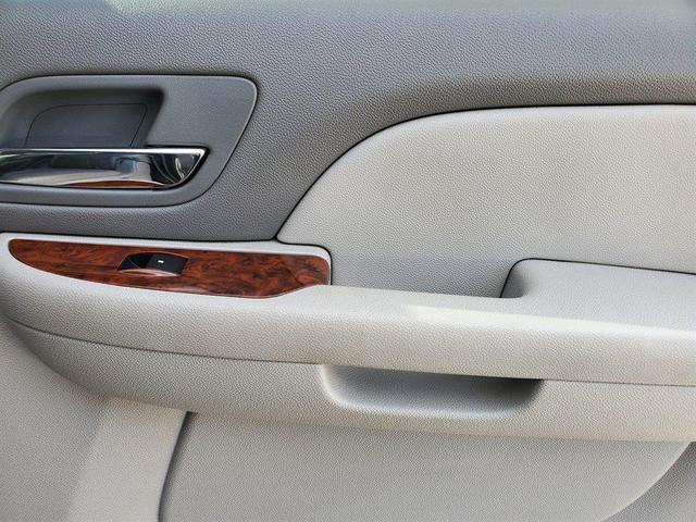 Photo of 2008 Silver Chevrolet Suburban