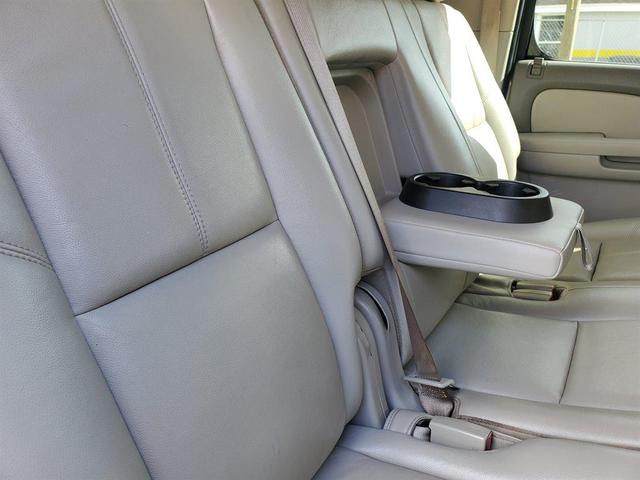 Photo of 2008 Silver Chevrolet Suburban