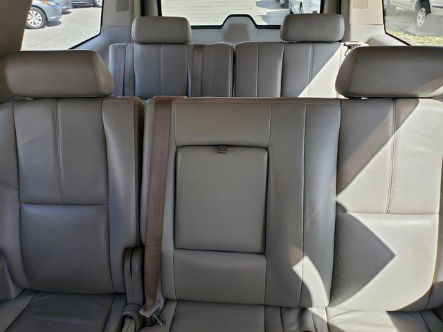 Photo of 2008 Silver Chevrolet Suburban