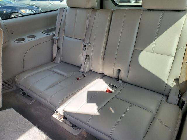 Photo of 2008 Silver Chevrolet Suburban