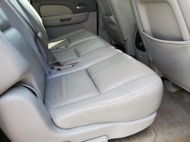 Photo of 2008 Silver Chevrolet Suburban
