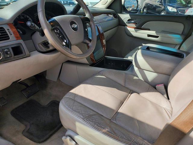 Photo of 2008 Silver Chevrolet Suburban