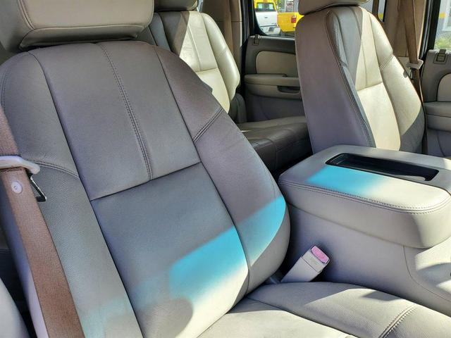 Photo of 2008 Silver Chevrolet Suburban