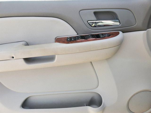 Photo of 2008 Silver Chevrolet Suburban