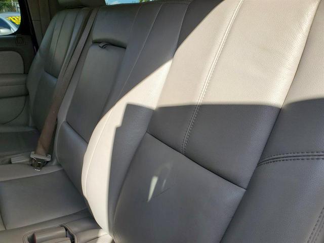 Photo of 2008 Silver Chevrolet Suburban