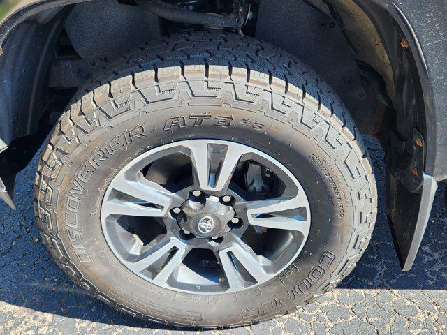 Photo of 2018 Midnight Black Metallic Toyota Tacoma