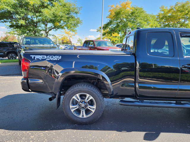 Photo of 2018 Midnight Black Metallic Toyota Tacoma