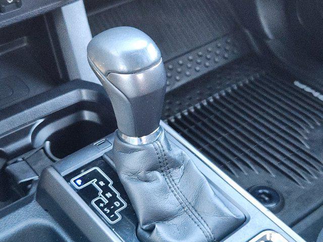 Photo of 2018 Midnight Black Metallic Toyota Tacoma