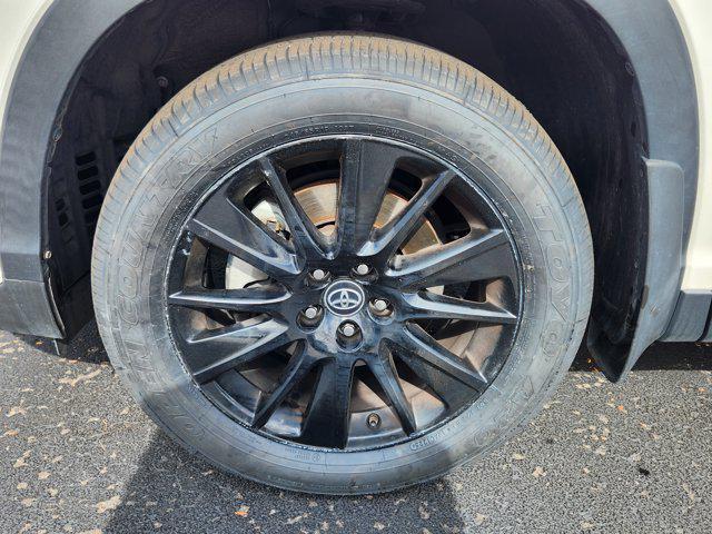 Photo of 2019 Blizzard Pearl Toyota Highlander