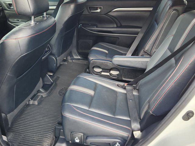 Photo of 2019 Blizzard Pearl Toyota Highlander