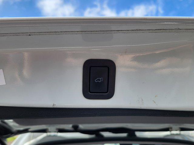 Photo of 2019 Blizzard Pearl Toyota Highlander