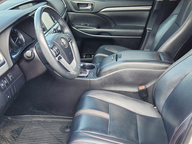 Photo of 2019 Blizzard Pearl Toyota Highlander