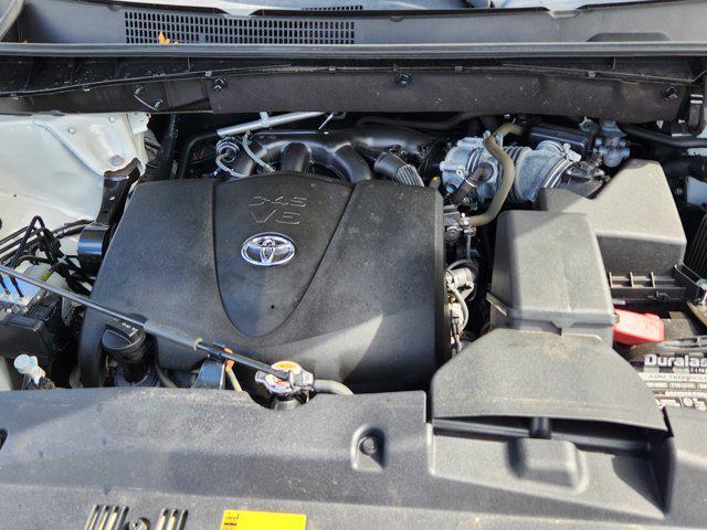 Photo of 2019 Blizzard Pearl Toyota Highlander