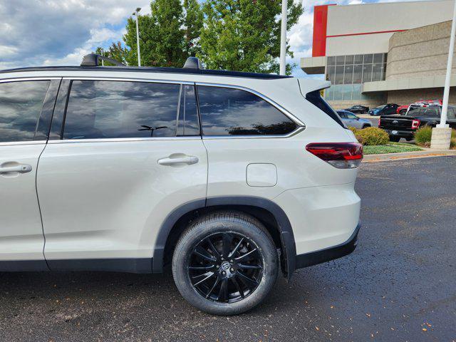 Photo of 2019 Blizzard Pearl Toyota Highlander