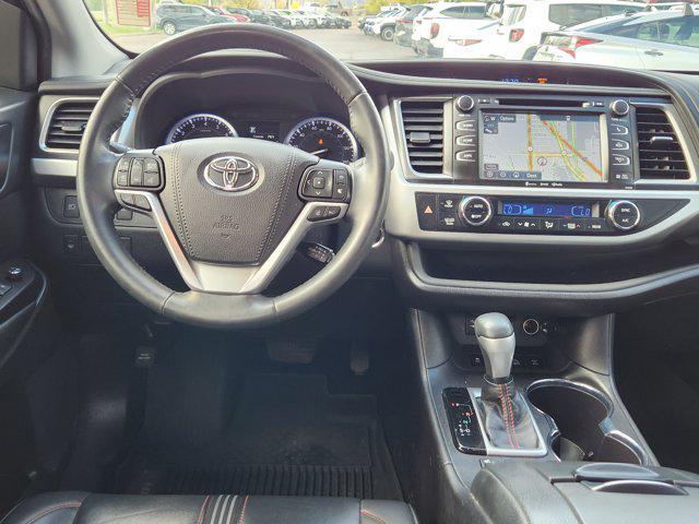 Photo of 2019 Blizzard Pearl Toyota Highlander