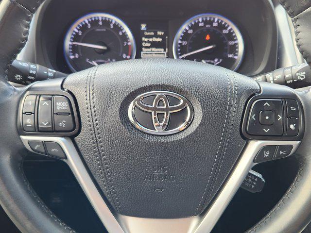 Photo of 2019 Blizzard Pearl Toyota Highlander