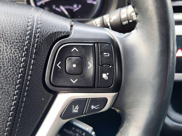 Photo of 2019 Blizzard Pearl Toyota Highlander