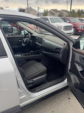 Photo of 2023 Brilliant Silver Metallic Nissan Rogue