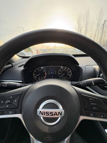 Photo of 2021 Black Nissan Altima
